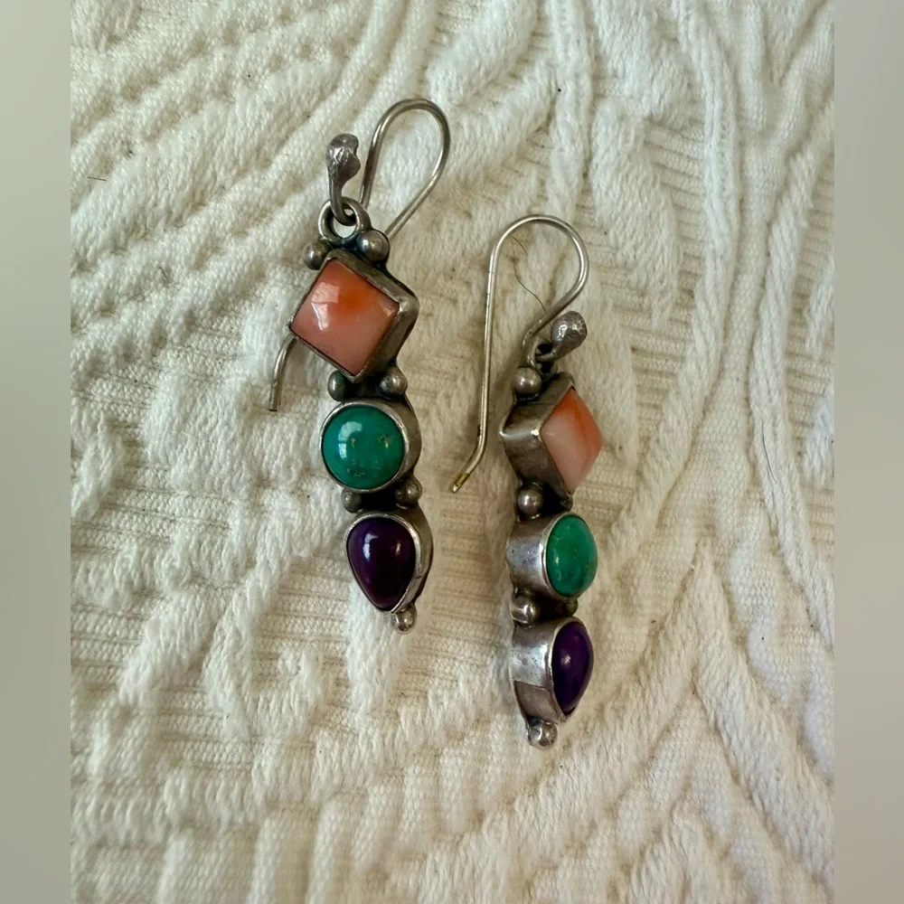 Turquoise & Spiny Oyster Native American Vintage sterling earrings. - Picture 2 of 6